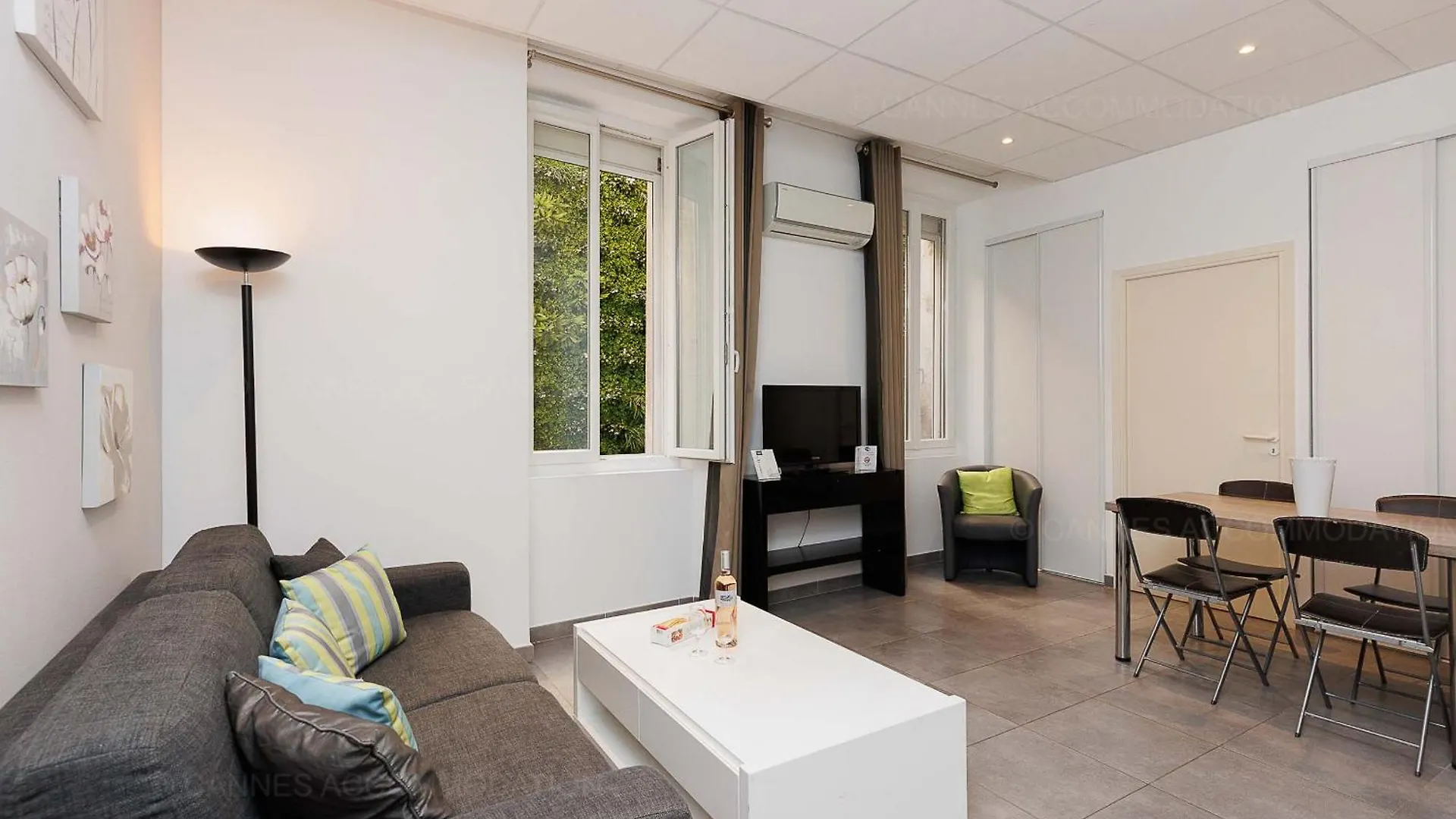 Apartment Residence Aout 12 Cannes